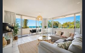 Beachfront Retreat At Surfers Paradise